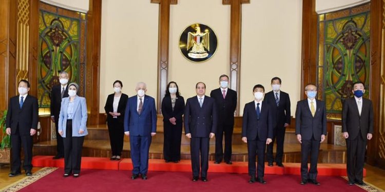 السيسي يجتمع بالمشرفين علي منظومة المدارس اليابانية ويؤكد على استراتيجية الدولة لبناء الإنسان