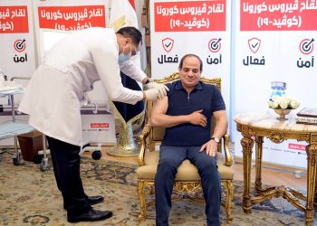 الرئيس السيسي يتلقى التطعيم باللقاح المضاد لفيروس كورونا