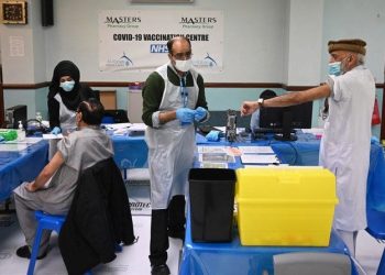 المساجد البريطانية: التطعيم بلقاح كورونا في رمضان لا يفسد الصيام