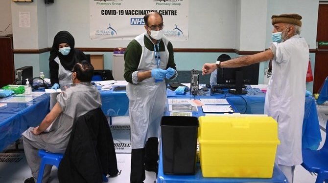 المساجد البريطانية: التطعيم بلقاح كورونا في رمضان لا يفسد الصيام
