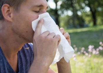 استشاري أمراض صدرية يوجه نصائح لمرضى الحساسية لمواجهة الطقس السئ