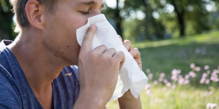 استشاري أمراض صدرية يوجه نصائح لمرضى الحساسية لمواجهة الطقس السئ
