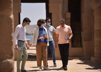 وزير السياحة والآثار ومدير عام منظمة اليونسكو يقومان بجولة بمحافظة أسوان