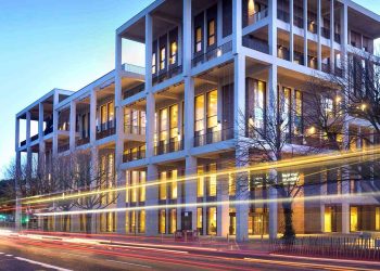 جامعة كينجستون بلندن تقدم منحة لطلاب الماجستير