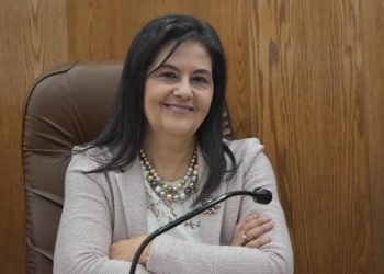 جامعتا القاهرة وعجمان ينظمان ويبنار للإنتاج التلفزيوني