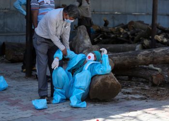 بسبب سلالة جديدة من كورونا.. الهند تعيش أسوأ لحظاتها