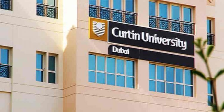 جامعة كيرتن في دبي تقدم منحة لطلاب البكالوريوس والماجستير
