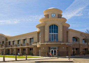 كلية شاستا الأمريكية تقدم منحة لطلاب البكالوريوس