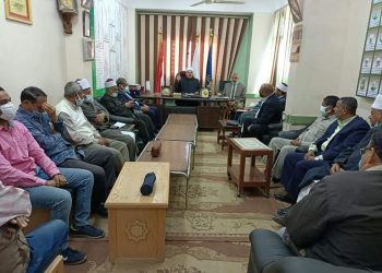 رئيس منطقة أسوان الأزهرية يعقد اجتماعا بمديري المراحل التعليمية وموجهي العموم