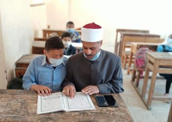 رئيس منطقة الإسكندرية الأزهرية يتفقد سير الدراسة ويتابع امتحان محو الأمية بالمنطقة