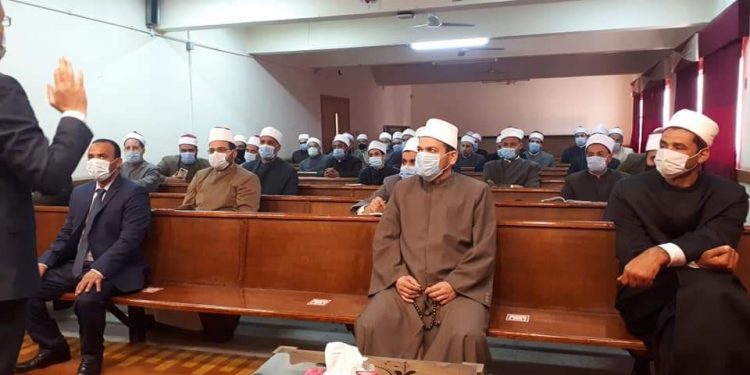 تدريب أئمة الأوقاف على مهارات التعامل مع وسائل الإعلام المسموعة والمرئية