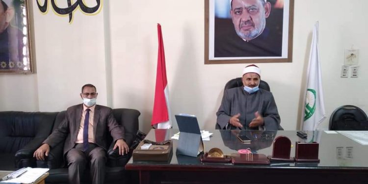 رئيس منطقة البحر الأحمر الأزهرية يجتمع بمديري إدارات المنطقة