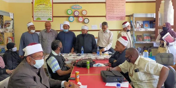 رئيس منطقة أسوان الأزهرية يتابع استعدادات معاهد المنطقة لضمان جودة التعليم والاعتماد