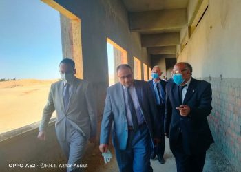 نائب رئيس جامعة الأزهر يتفقد مبنى كلية الدراسات الإسلامية