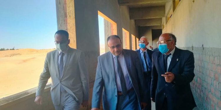 نائب رئيس جامعة الأزهر يتفقد مبنى كلية الدراسات الإسلامية