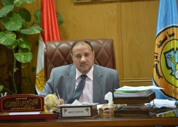 نائب رئيس جامعة الأزهر يجتمع بعمداء الكليات لمتابعة سير العملية التعليمية