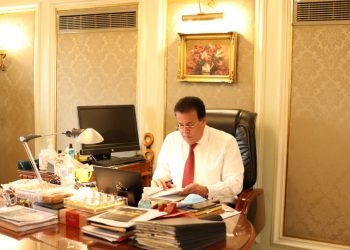 عبدالغفار يستعرض تقريرًا حول اجتماع المجلس الأعلى لشئون خدمة المجتمع 