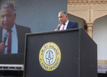 نائب رئيس جامعة الأزهر يشيد بجهود الأطباء في مواجهة جائحة كورونا