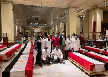 تجهيز المومياوات الملكية في المتحف المصرى قبل انطلاق الموكب