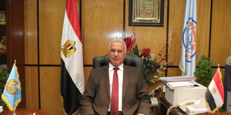 رئيس جامعة الأزهر يشيد بجهود كلية الهندسة الزراعية ويهنئها بصدور مجلتها العلمية