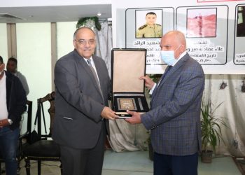 أكاديمية ناصر العسكرية تكرم أسر الشهداء بنقابة المهن التعليمية (صور)