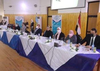 نائب رئيس جامعة الأزهر يشهد الملتقى التوظيفي بكلية الصيدلة