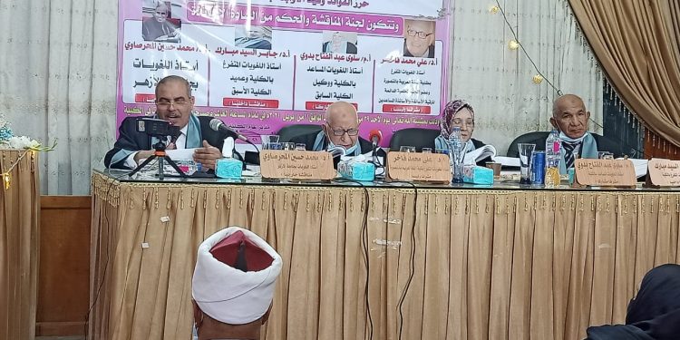 رئيس جامعة الأزهر يناقش رسالة عالمية بكلية الدراسات الإسلامية والعربية