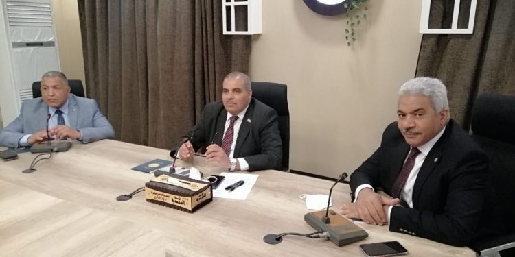 لجنة الأزمات بجامعة الأزهر تشيد بأداء الطواقم الطبية في مواجهة جائحة كورونا