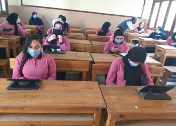 وزير التعليم: جروبات الفيس بوك ليس مرجع.. ونرى كل جهاز ومدرسة