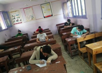"أمهات مصر": سهولة امتحان سادسة ابتدائي.. وشكاوي من صعوبة إنجليزي أولي ثانوي