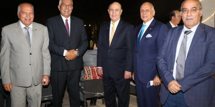 مؤسسة مصر أمانة تكرم نقيب المعلمين وعدد من الرموز الوطنية