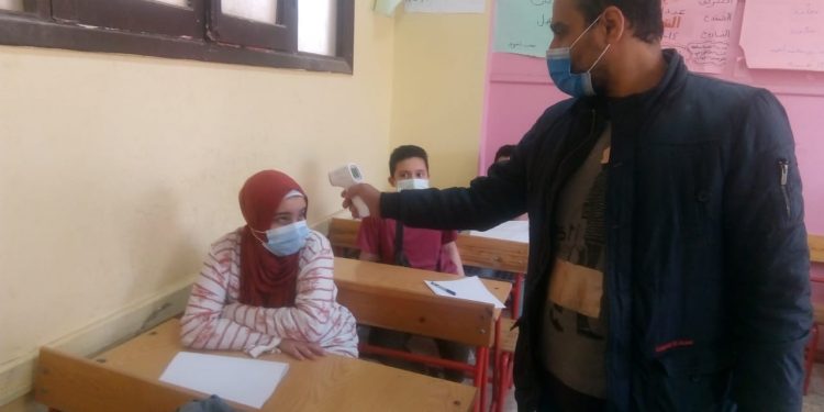 "أمهات مصر": صعوبة في فيزياء وكيمياء أولي ثانوي