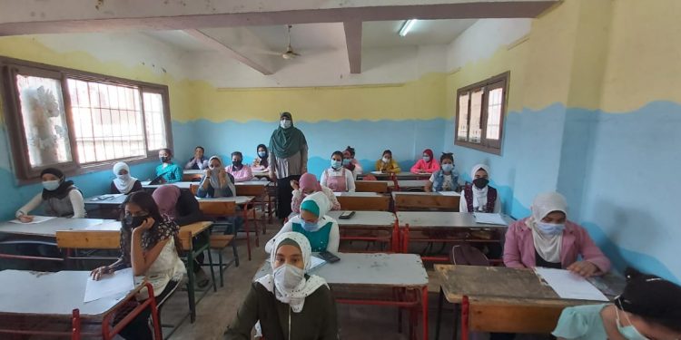 "أمهات مصر": صعوبة في فيزياء وكيمياء أولي ثانوي