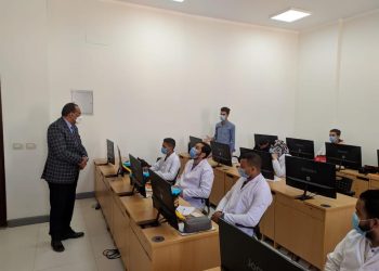 رئيس جامعة بني سويف التكنولوجية يتفقد سير الدراسة بالكلية المصرية الكورية