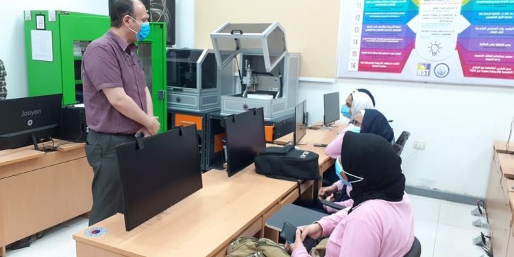 الكلية المصرية الكورية تستقبل طلاب مدارس ستيم