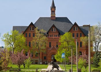 جامعة ولاية مونتانا الأمريكية تقدم منحة لطلاب البكالوريوس