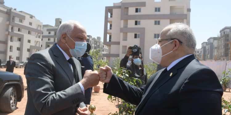 محافظ الجيزة يشيد بجهود إدارة جامعة القاهرة على مدار 4 سنوات