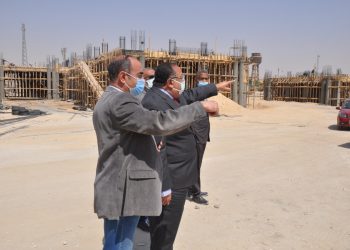 رئيس جامعة حلوان يتفقد الجامعة الأهلية ومركز الاختبارات الإلكترونية وكلية الدراسات البينية