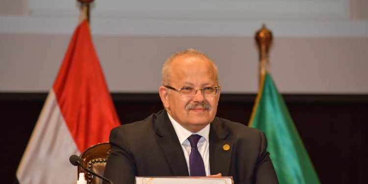 جامعة القاهرة تطلق مسابقة طلابية Online للإبداع الشعري بالفصحى والعامية