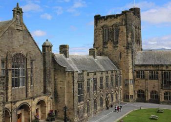 جامعة بانجور البريطانية تقدم منحة لطلاب الدكتوراه