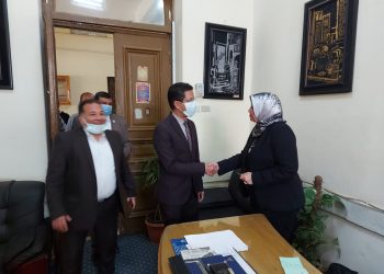 رئيس جامعة بنها يتفقد إدارات العمل و يهنئ العاملين بحلول شهر رمضان