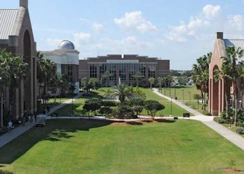 معهد فلوريدا للتكنولوجيا يقدم منحة لدراسة البكالوريوس في الولايات المتحدة الأمريكية