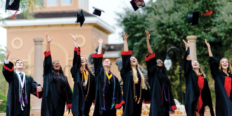 جامعة نانتشانغ الصينية تقدم منحة لطلاب البكالوريوس والدراسات العليا