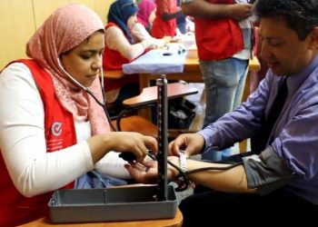 الكشف على 221 موظف بديوان التعليم العالي ضمن مبادرة 100 مليون صحة