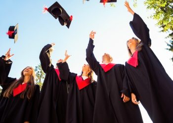 أبرزها أستراليا وإيطاليا.. منح الجامعات في 24 ساعة