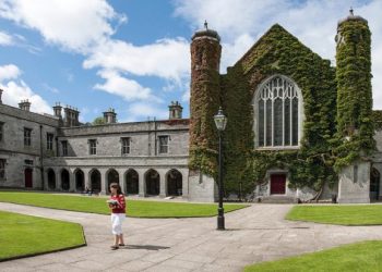 الجامعة الوطنية في أيرلندا تقدم منحة لطلاب البكالوريوس