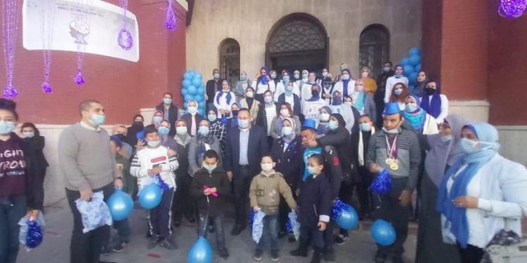 قنصوة يشارك فى وقفه تضامنية مع اطفال العالم المصابين بإضطراب طيف التوحد