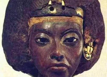 زوجة ملك وأم ملك وجدة ملك.. فمن هي الملكة "تي"؟