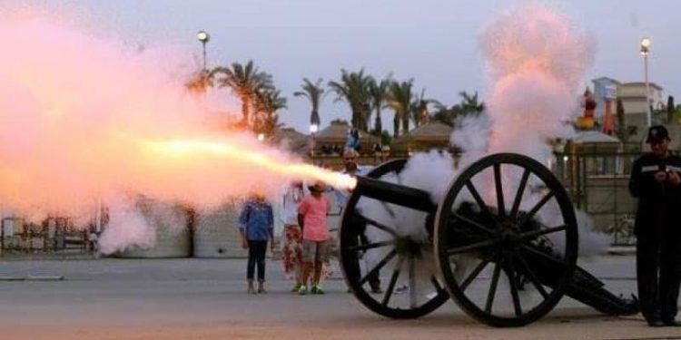 قصة مدفع رمضان.." رب صدفة خير من ألف ميعاد"