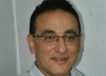 د اسامة محمود أستاذ الباطنة والكلى بطب عين شمس